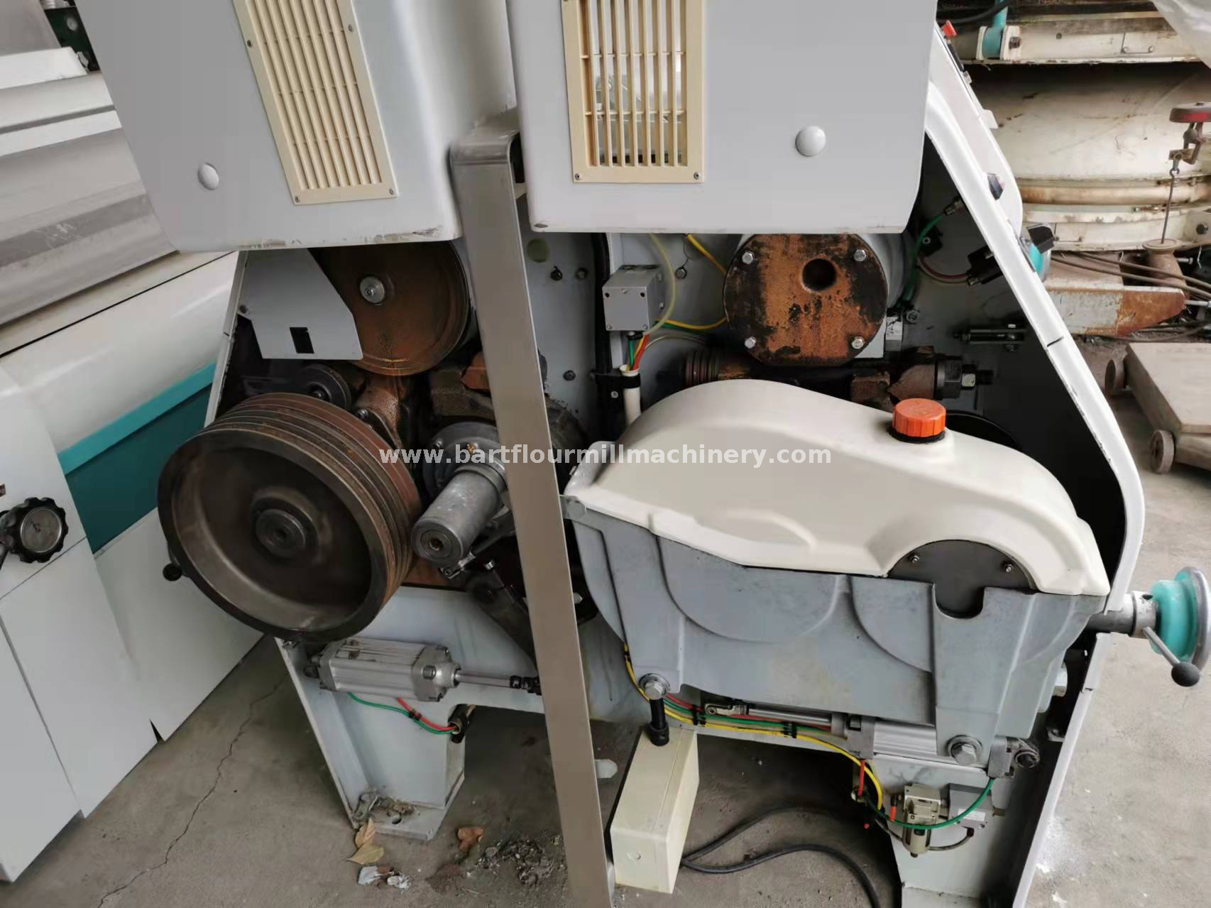 Used Flour Mill Wheat Processing Machinery BUHLER MDDK 1000/250 Roller Mill Gear Box Drive Maufactured in 2008